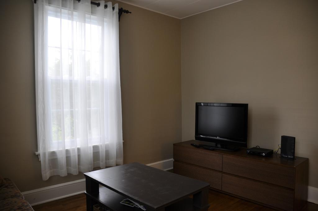 Moncton Suites - Downtown 81 Maple ภายนอก รูปภาพ