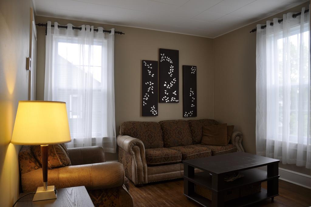 Moncton Suites - Downtown 81 Maple ภายนอก รูปภาพ