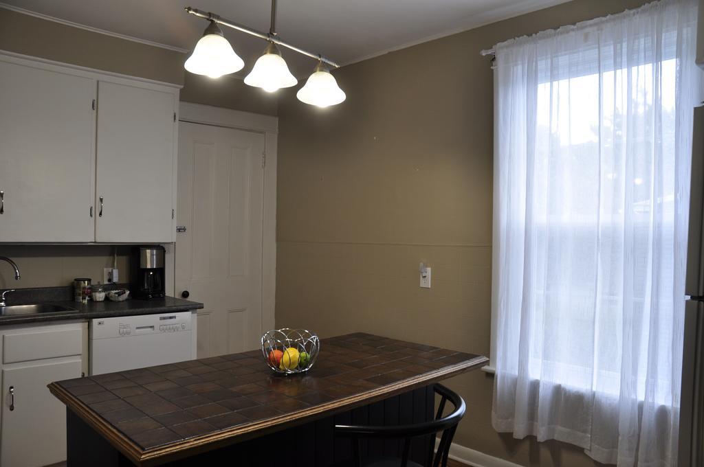 Moncton Suites - Downtown 81 Maple ภายนอก รูปภาพ